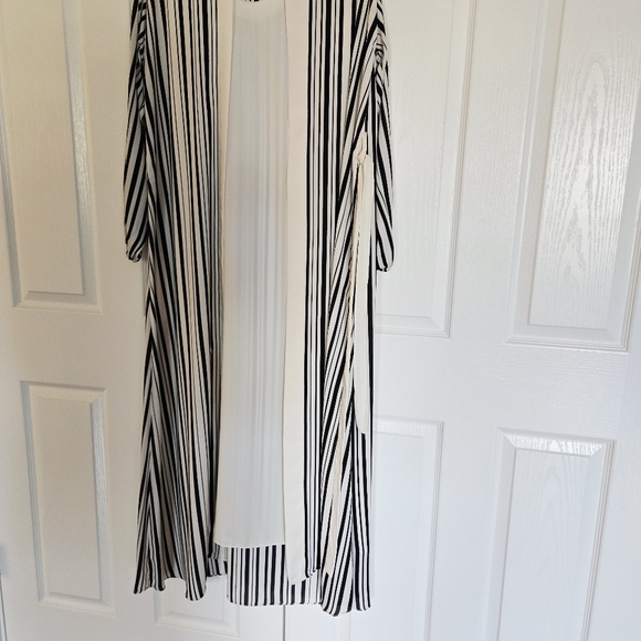 Flare Abaya Dress Striped Front Open Elasticated Cuffs Cream/ Black Size M - Picture 3 of 8